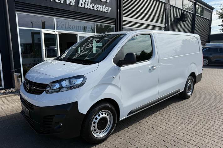 Hvid Opel Vivaro fra 2023
