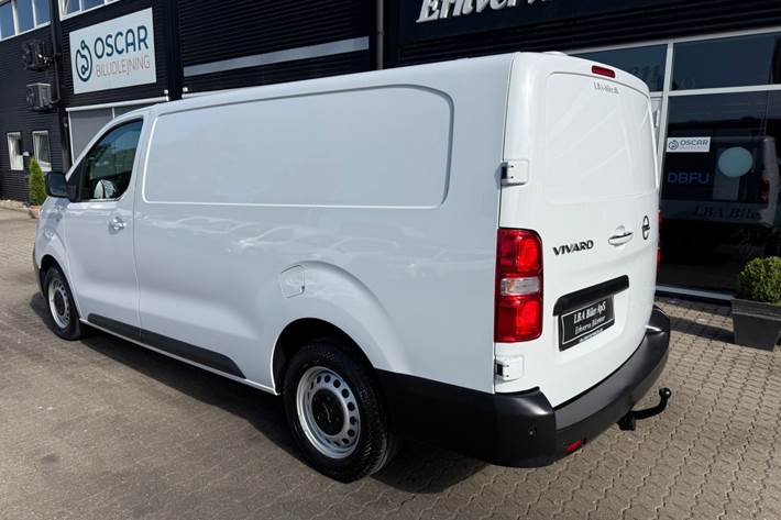 Hvid Opel Vivaro fra 2023