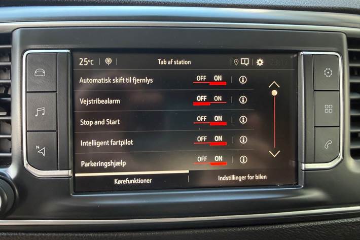Hvid Opel Vivaro fra 2023