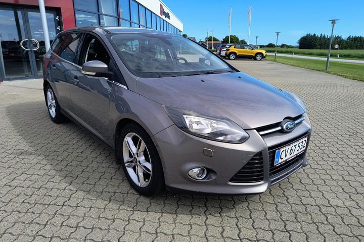 Grå Ford Focus fra 2014 set udefra