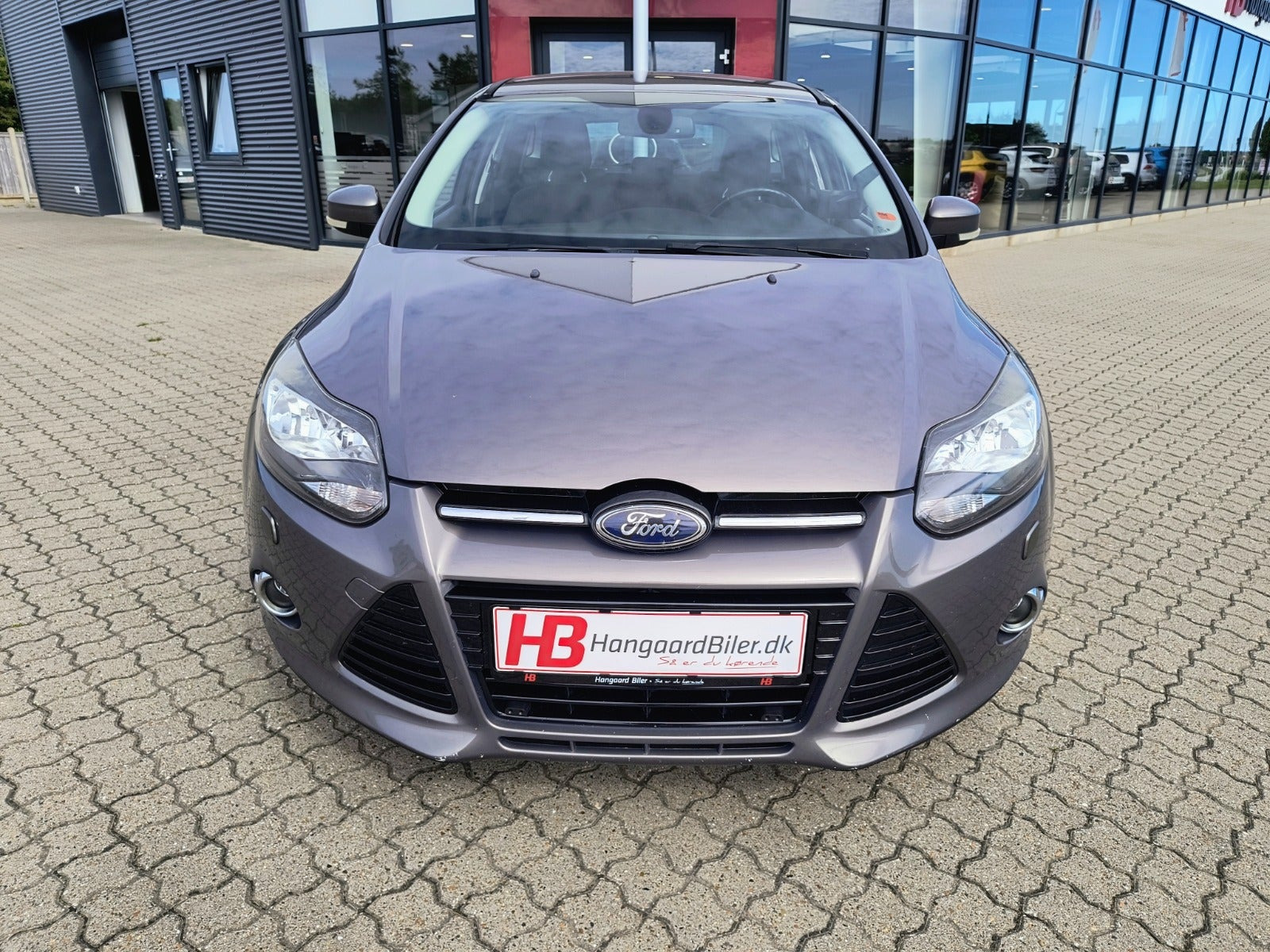Grå Ford Focus fra 2014