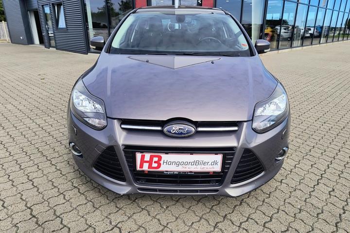 Grå Ford Focus fra 2014