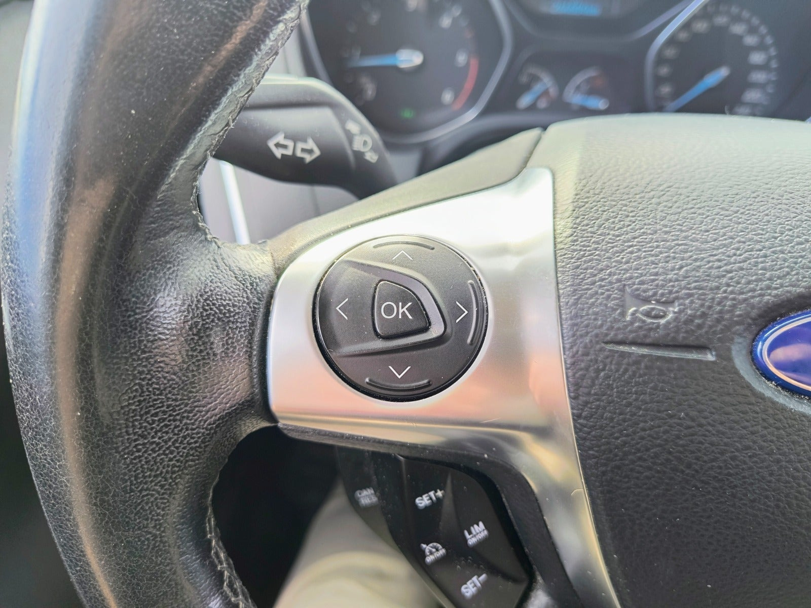 Grå Ford Focus fra 2014