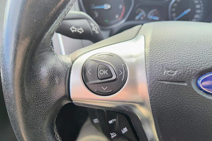 Grå Ford Focus fra 2014