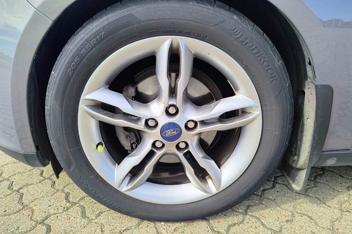 Grå Ford Focus fra 2014