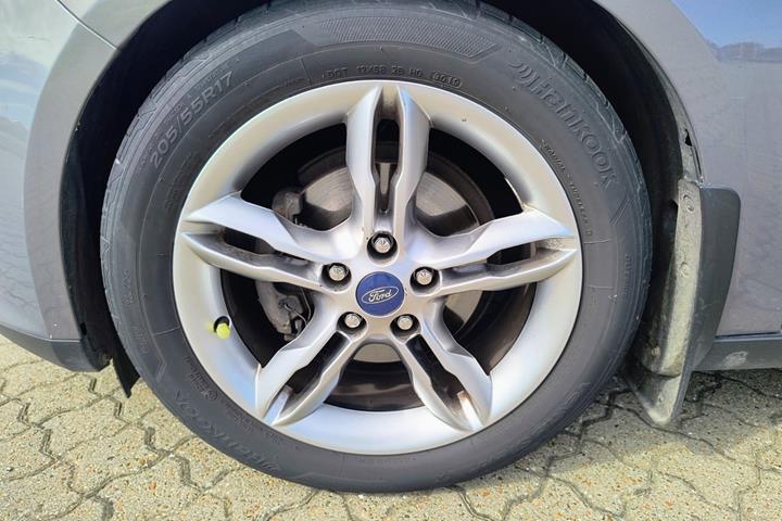 Grå Ford Focus fra 2014