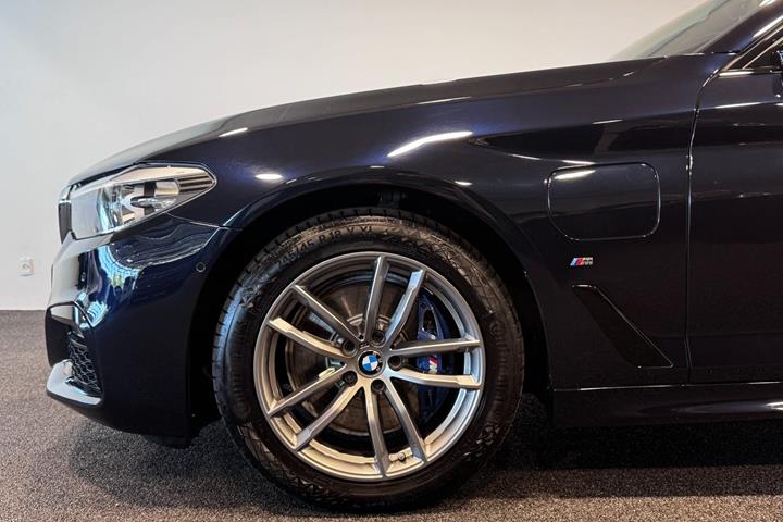 Sort BMW 530e fra 2019