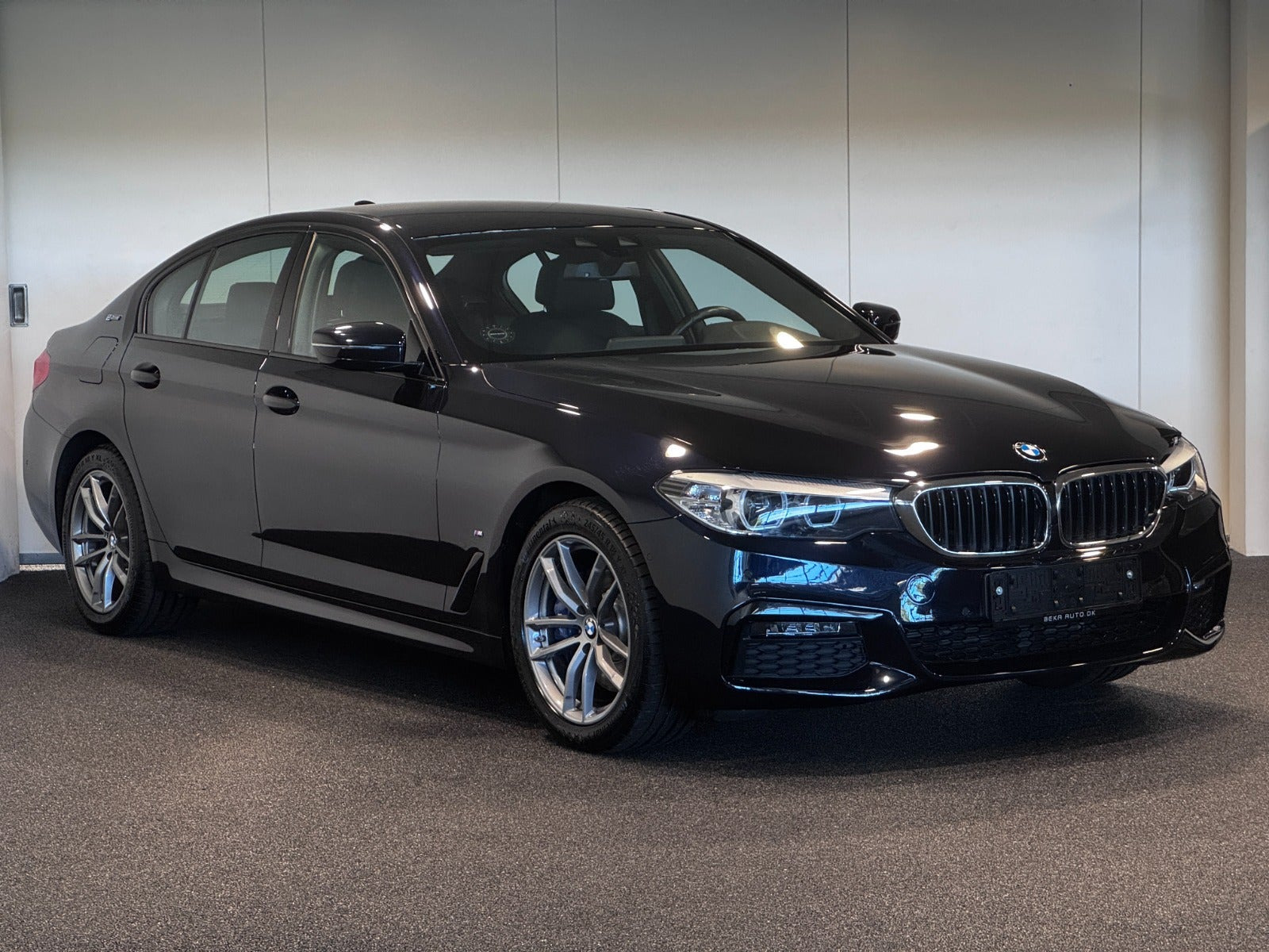 Sort BMW 530e fra 2019