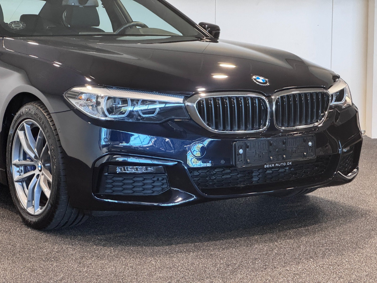 Sort BMW 530e fra 2019