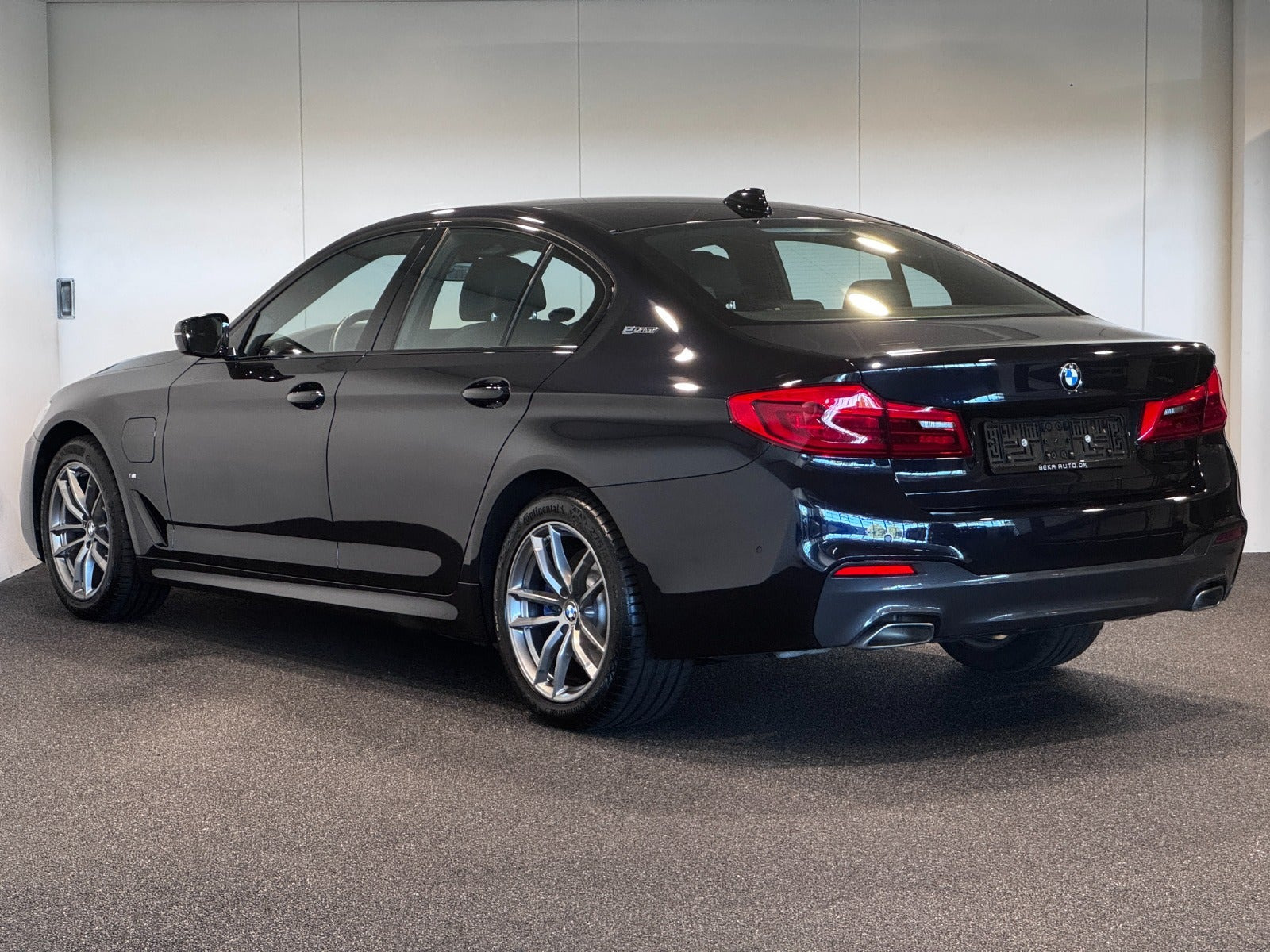 Sort BMW 530e fra 2019