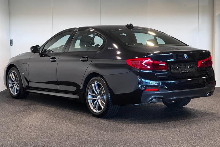 Sort BMW 530e fra 2019