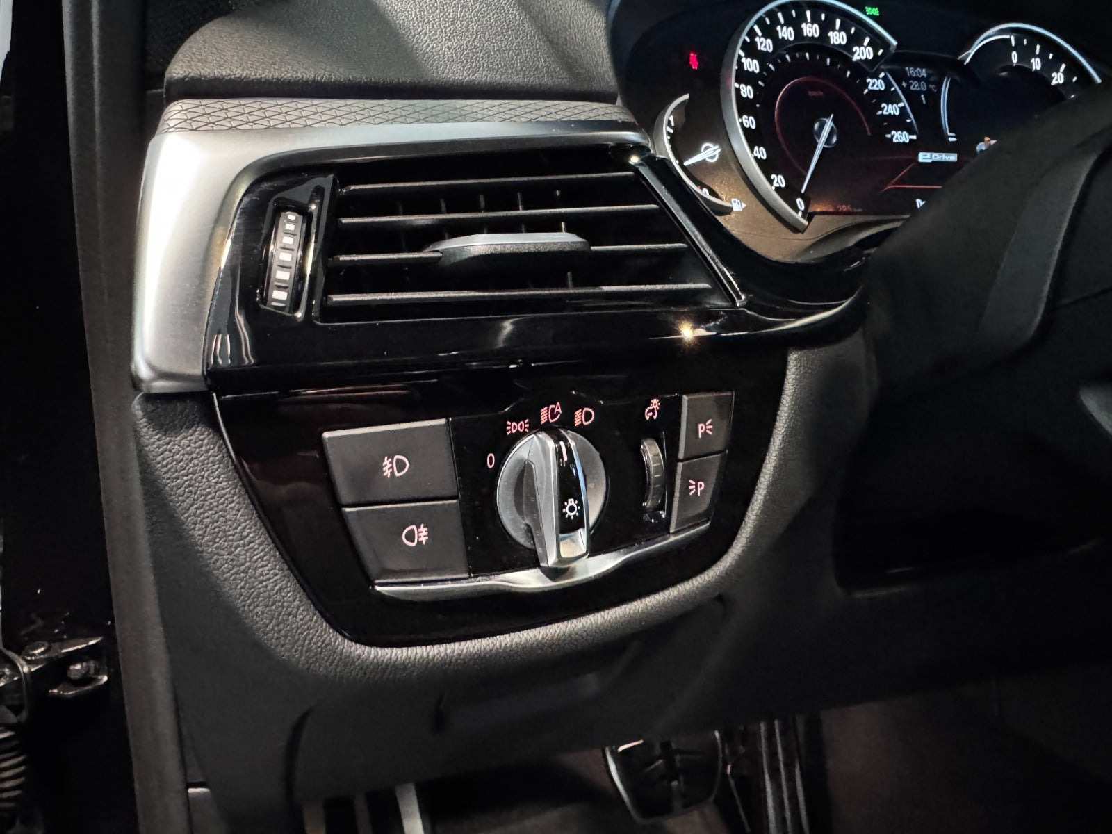 Sort BMW 530e fra 2019