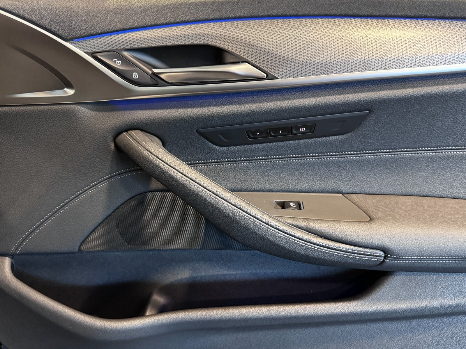 Sort BMW 530e fra 2019