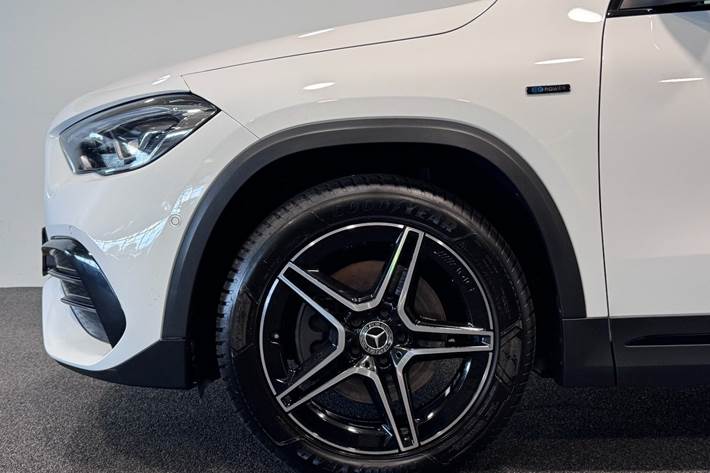 Hvid Mercedes GLA250 e fra 2020