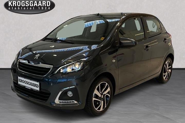 Grå Peugeot 108 fra 2021 set udefra