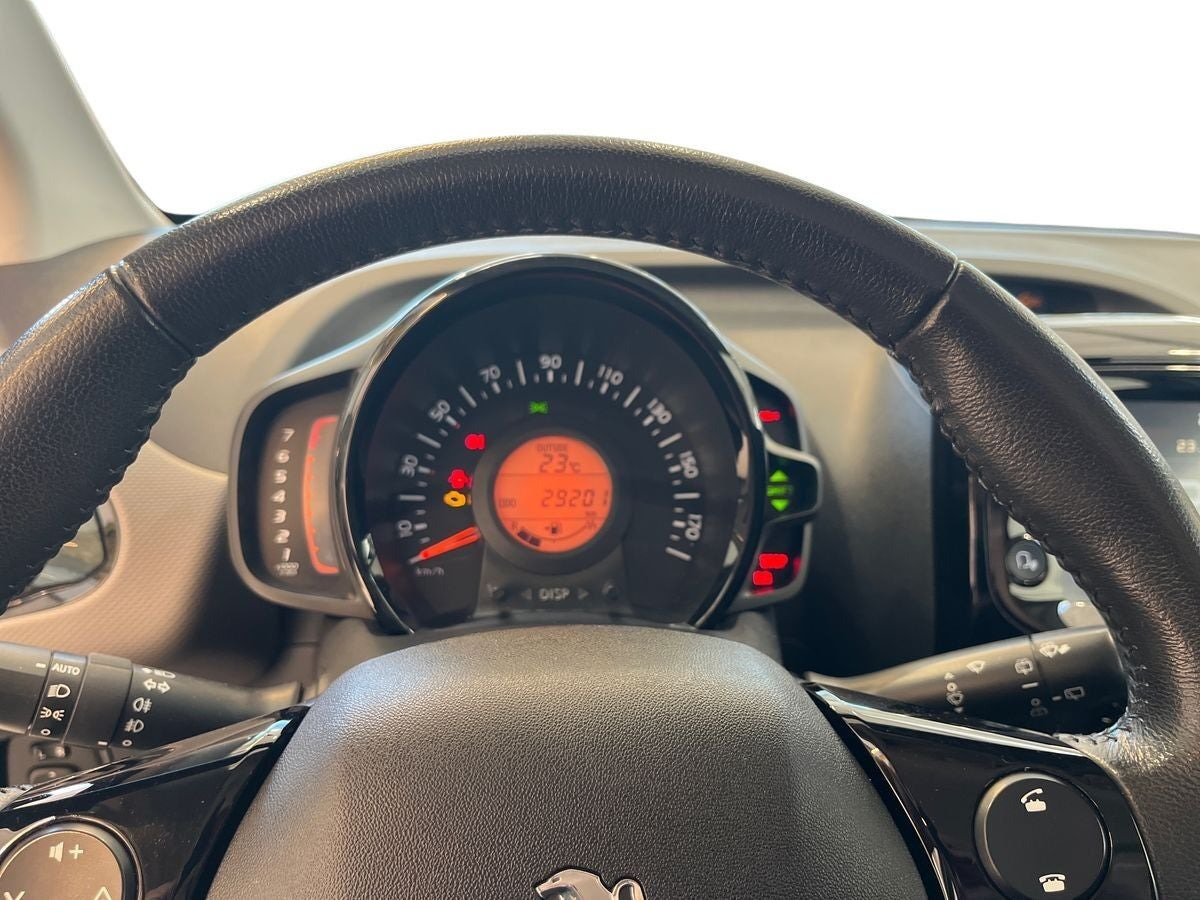 Grå Peugeot 108 fra 2021
