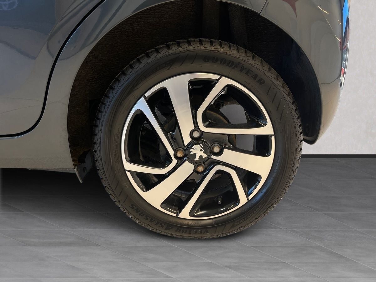 Grå Peugeot 108 fra 2021