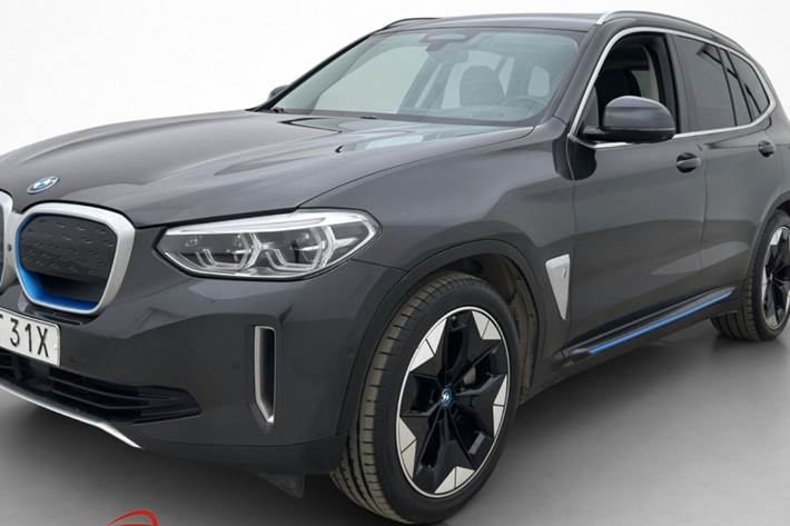 Grå BMW iX3 fra 2021