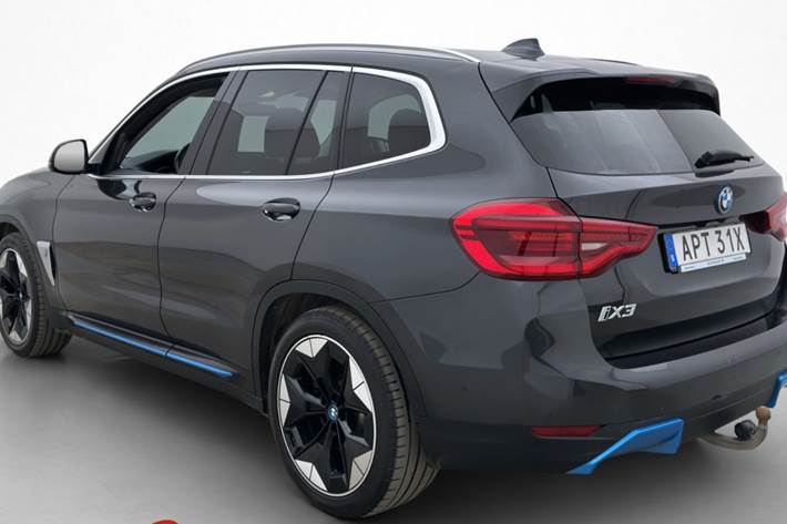 Grå BMW iX3 fra 2021