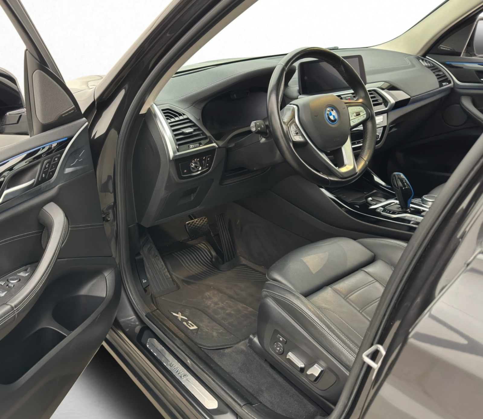 Grå BMW iX3 fra 2021