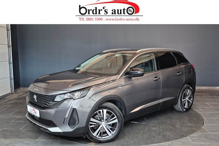 Grå Peugeot 3008 fra 2021 set udefra