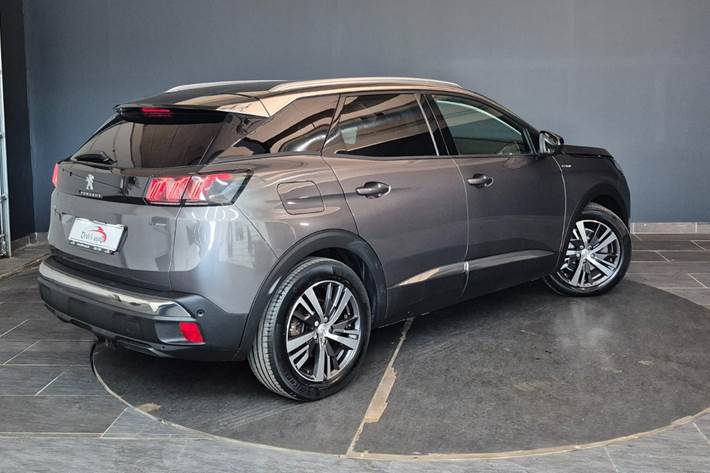 Grå Peugeot 3008 fra 2021
