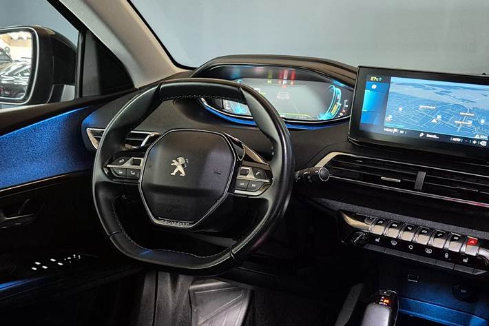 Grå Peugeot 3008 fra 2021
