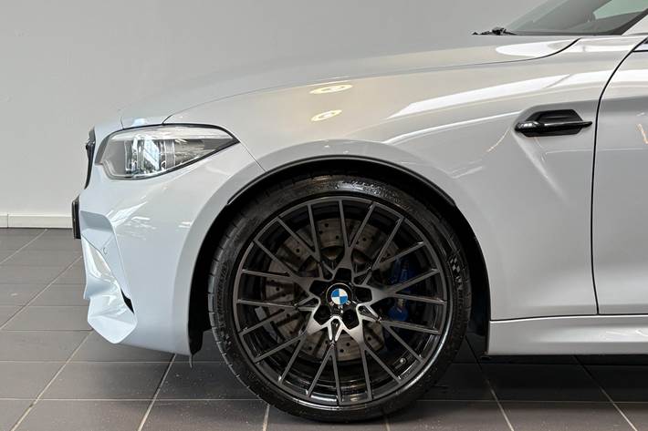 Grå BMW M2 fra 2020
