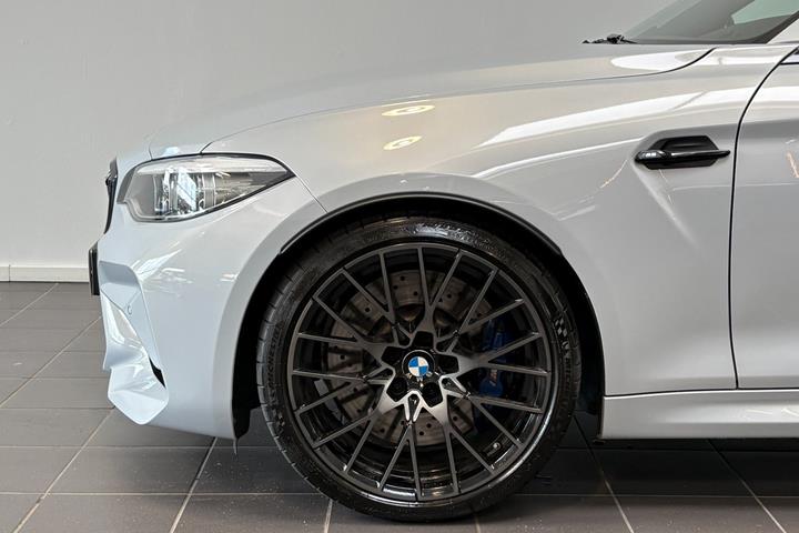 Grå BMW M2 fra 2020