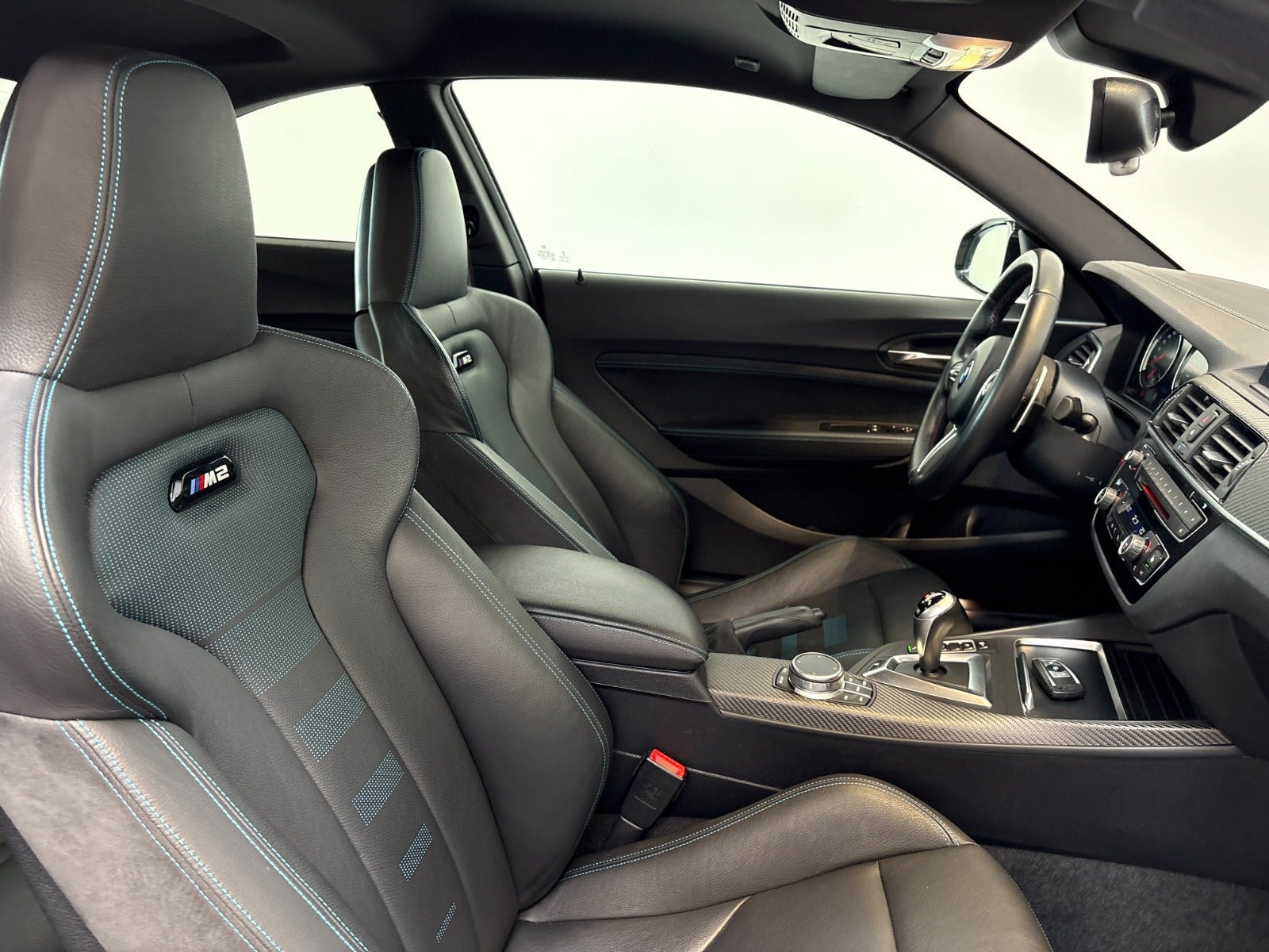 Grå BMW M2 fra 2020