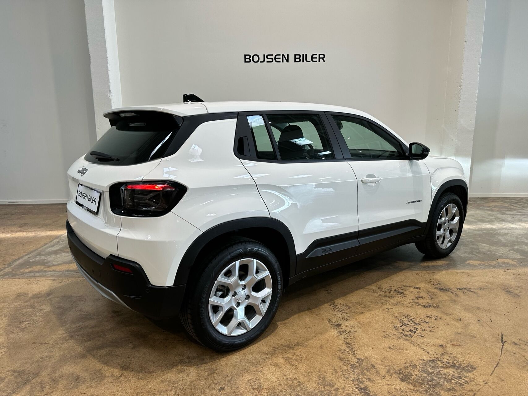 Hvid Jeep Avenger fra 2025