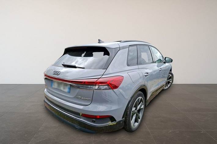 Grå Audi Q4 fra 2023