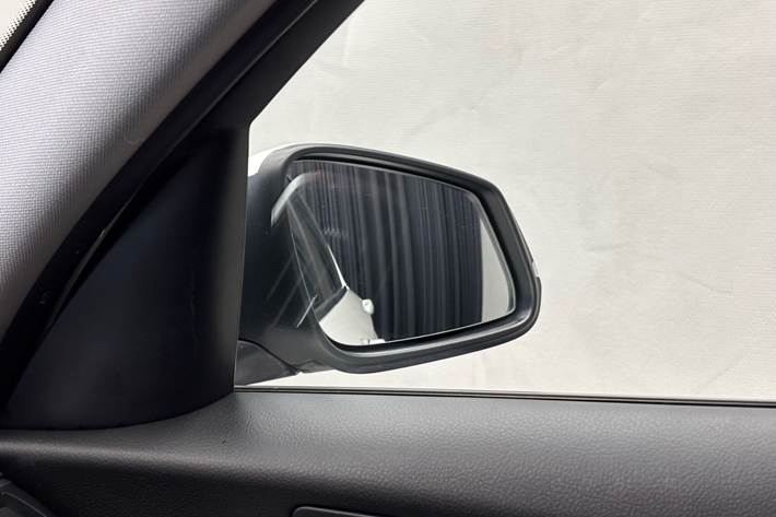 Hvid BMW 118i fra 2018