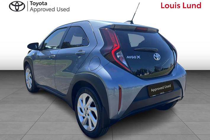 Grå Toyota Aygo X fra 2025