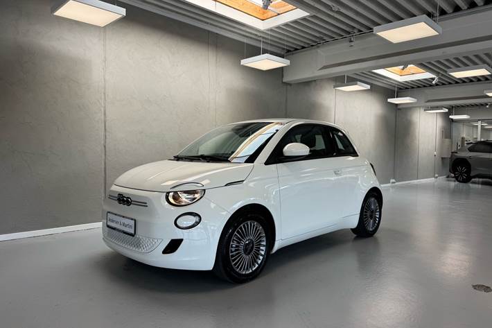 Hvid Fiat 500e fra 2023