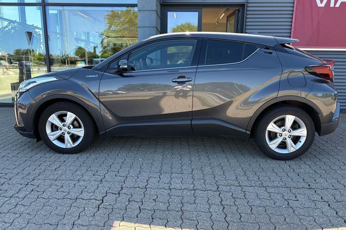 Sort Toyota C-HR fra 2020
