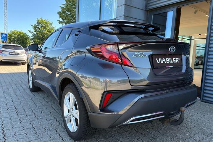 Sort Toyota C-HR fra 2020