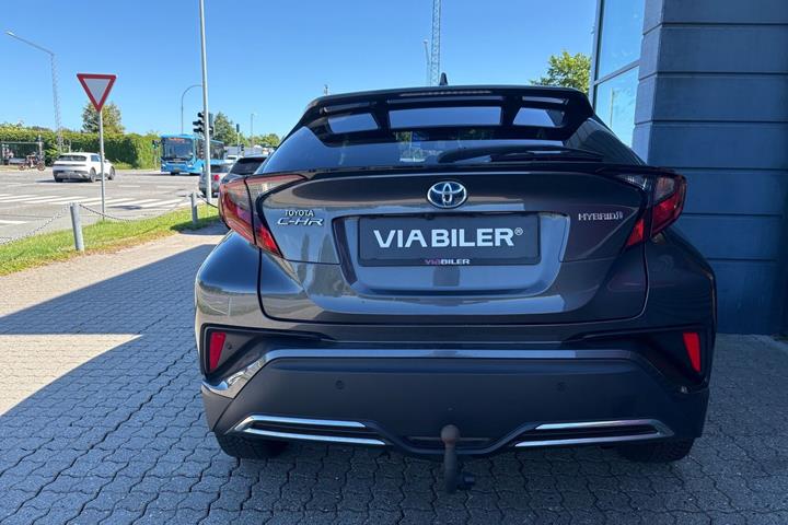 Sort Toyota C-HR fra 2020