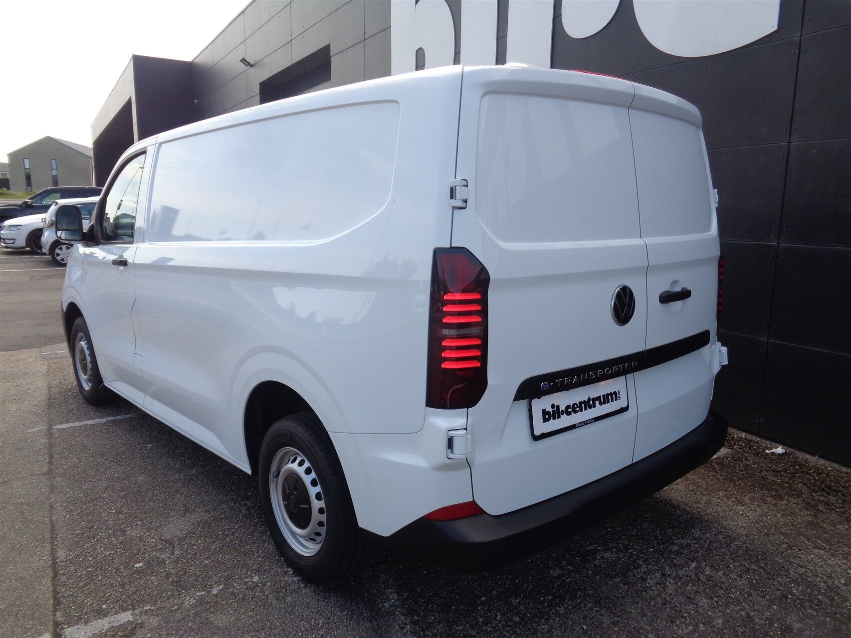 Hvid VW e-Transporter fra 2025