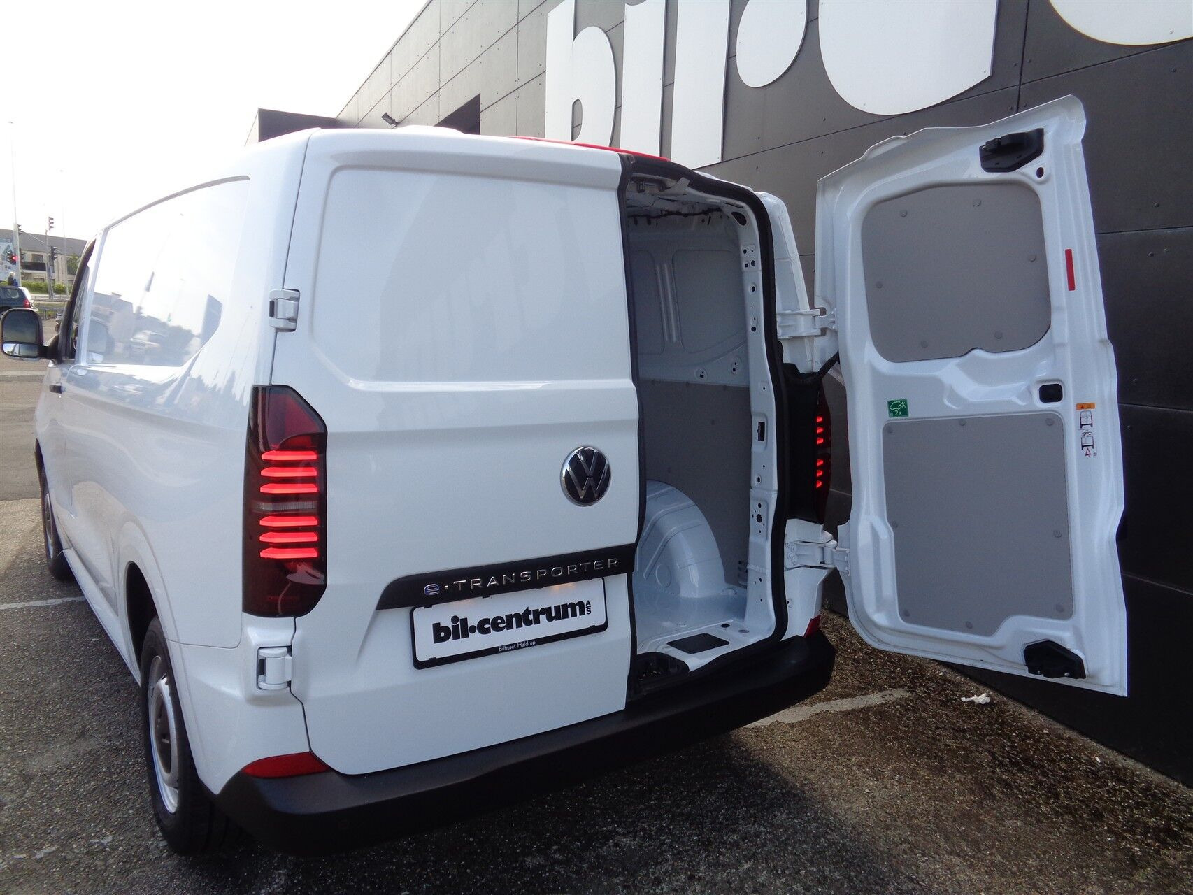 Hvid VW e-Transporter fra 2025