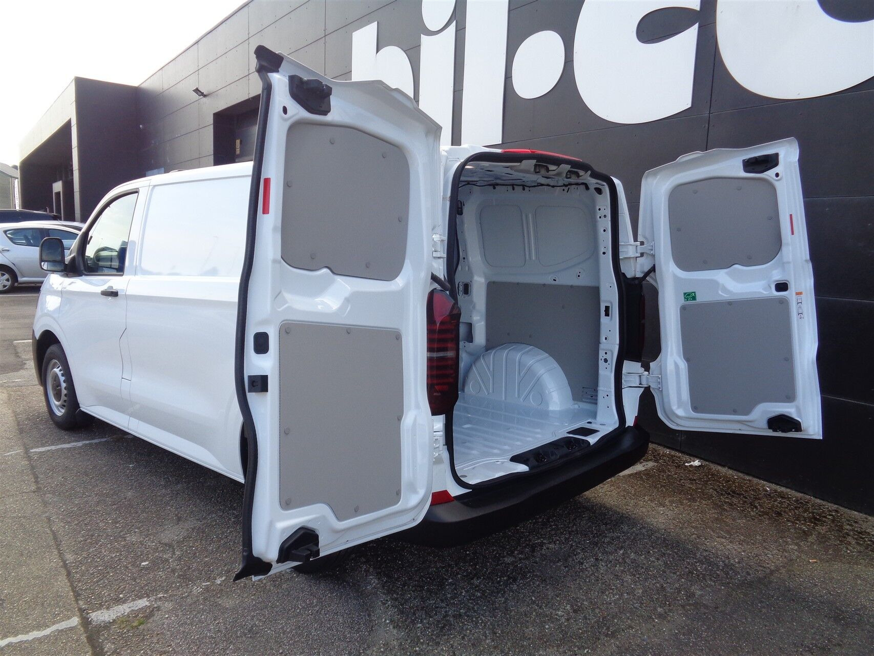 Hvid VW e-Transporter fra 2025
