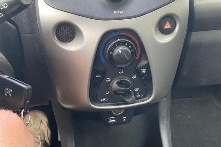 Sort Peugeot 108 fra 2017