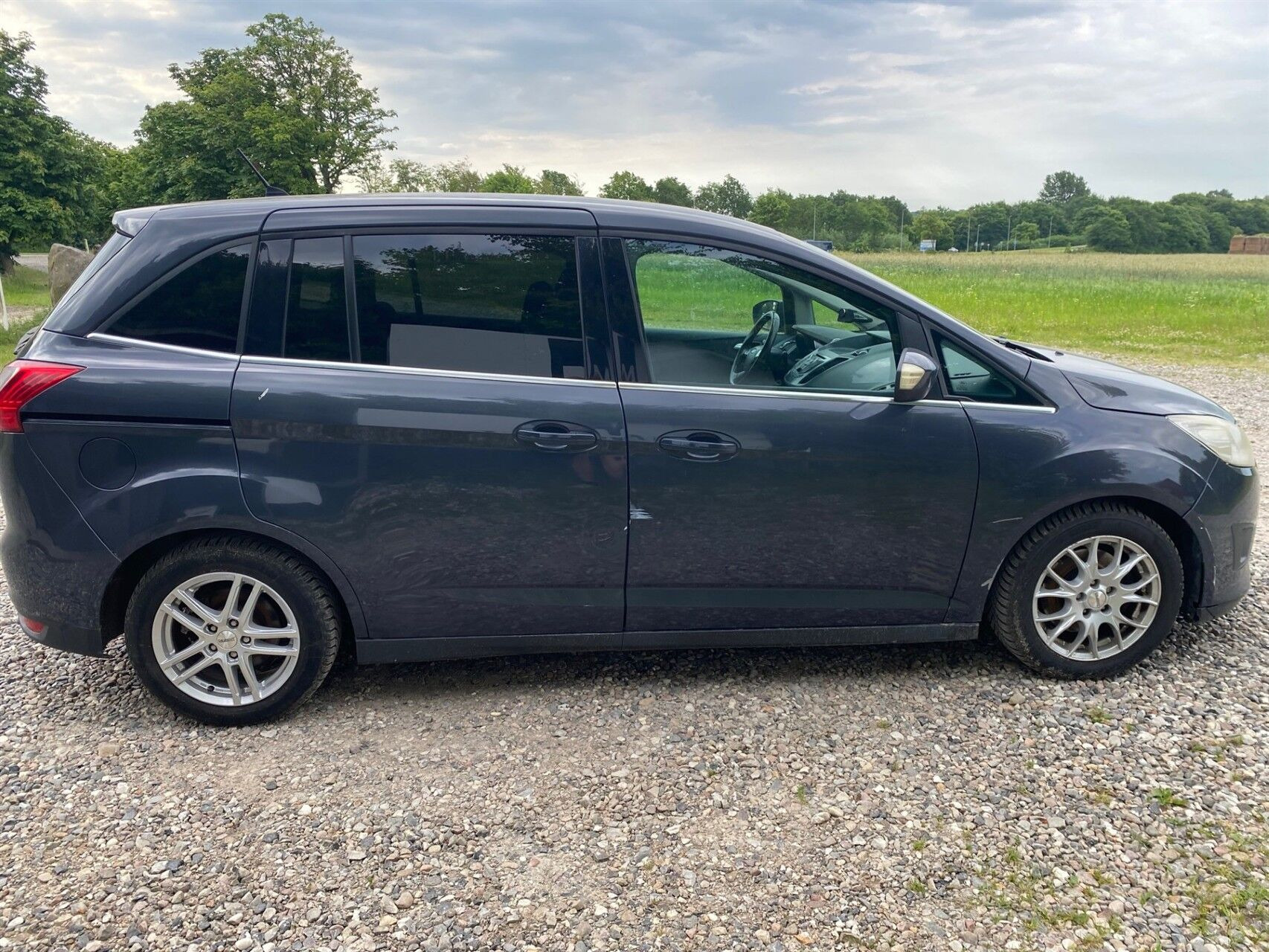 Grå Ford Grand C-Max fra 2011