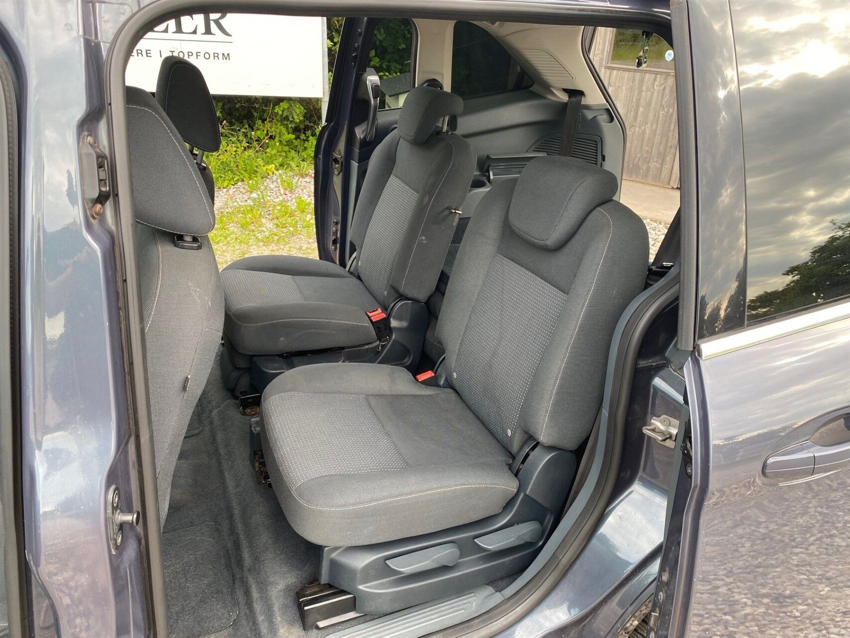 Grå Ford Grand C-Max fra 2011