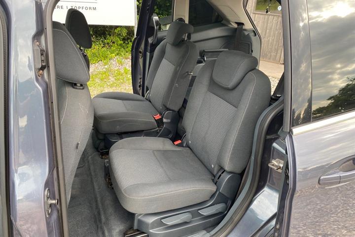 Grå Ford Grand C-Max fra 2011