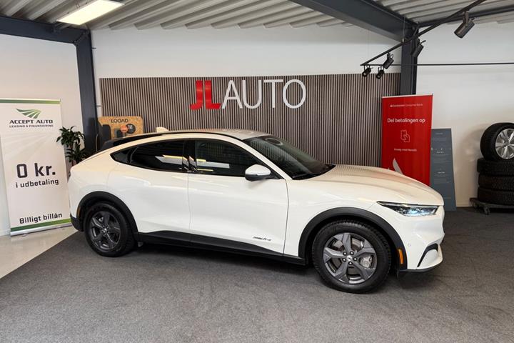Hvid Ford Mustang Mach-E fra 2023