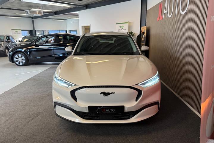 Hvid Ford Mustang Mach-E fra 2023