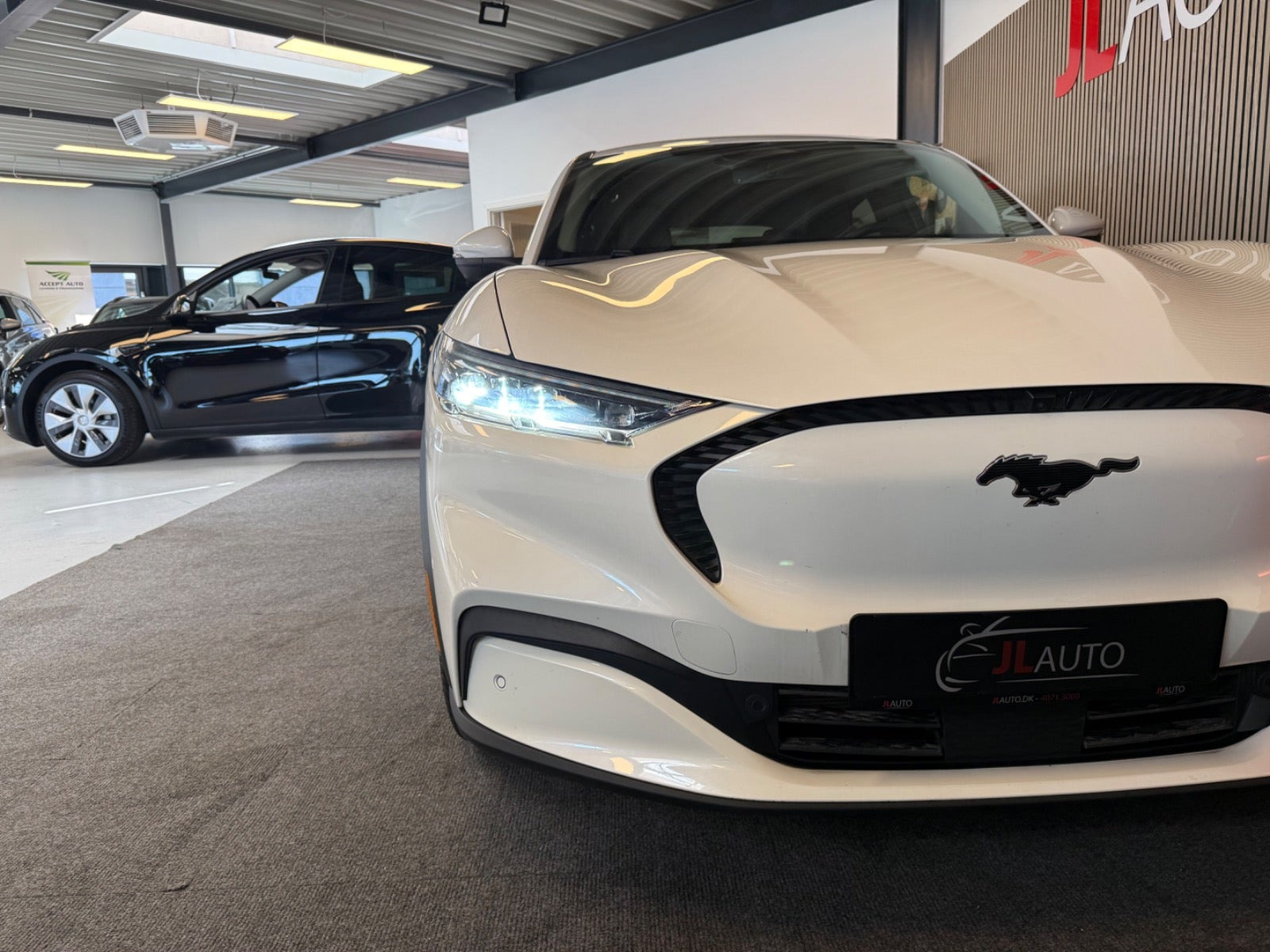 Hvid Ford Mustang Mach-E fra 2023