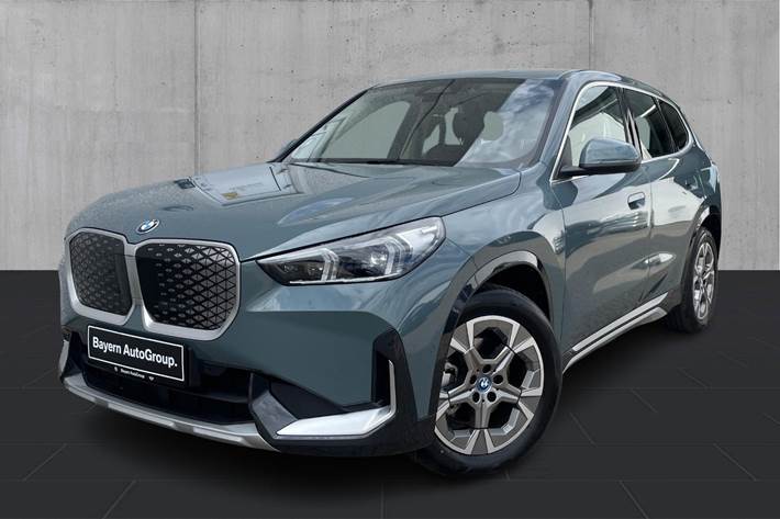 Grøn BMW iX1 fra 2024