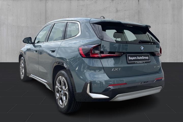 Grøn BMW iX1 fra 2024